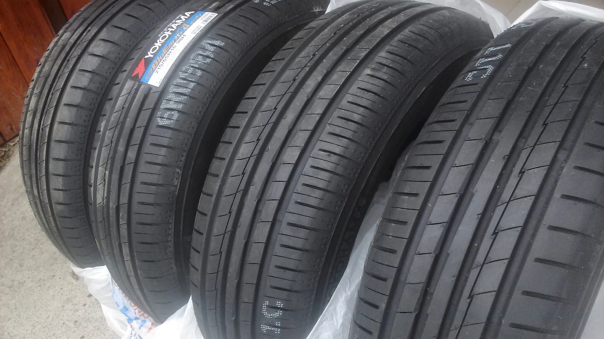 Yokohama ae50 215/65r16 98h. Yokohama BLUEARTH ae50. Летняя резина Yokohama BLUEARTH ae50. 215/65r16 98h Yokohama BLUEARTH-XT ae61.