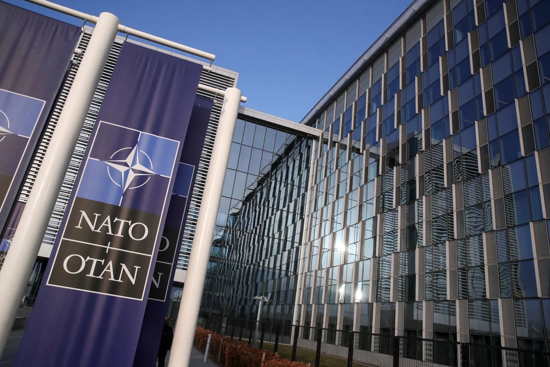 Нато тест. Штаб-квартира НАТО В Брюсселе. Штаб НАТО В Брюсселе. Здание НАТО В Брюсселе. Штаб квартира НАТО В Бельгии.