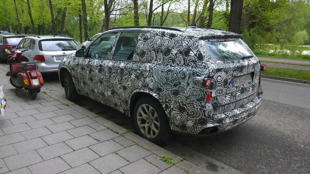 Бмв х7 аренда. Bmw x7 g07. bmw x7 camo. бмв х7 бензин. bmw x7 зеленый.
