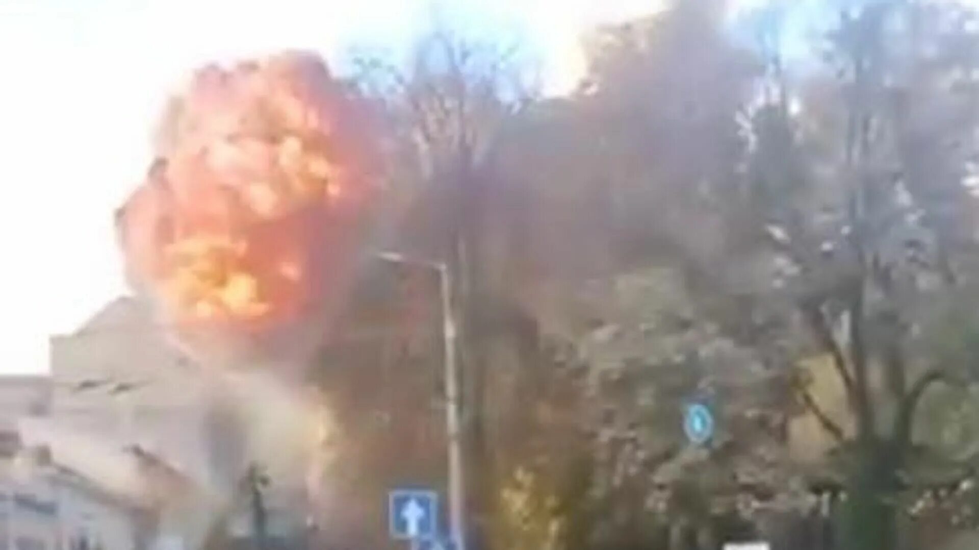 Киев ракетный удар. Взрывы в Киеве сейчас. Ракетный удар по Киеву 10 октября. Ракетный удар по Киеву 10 октября 2022 года. Почему не наносят удары по киеву