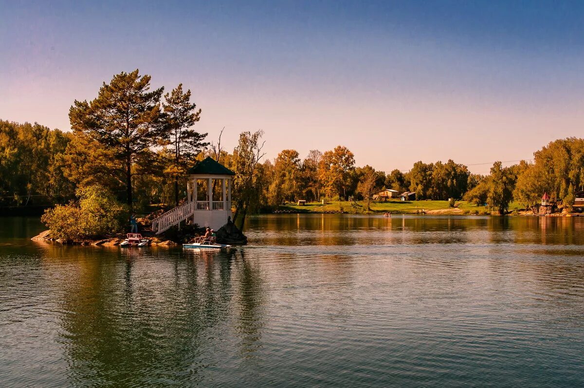 парк отель ая горный алтай. озеро айское горный алтай. озеро ая алтайский край. айя озеро алтайский край. озеро ая горный.