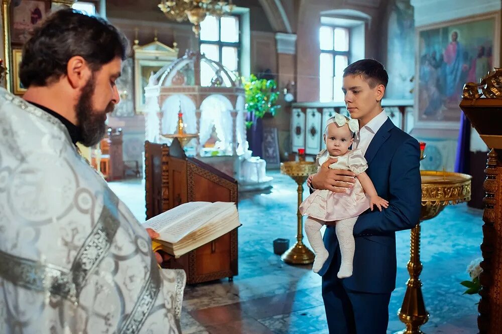 Храм Воскресения Словущего в Даниловской Слободе. Храм Воскресения Словущего крещение. Храм Воскресения Словущего в Даниловской Слободе венчание. Фотосъемка крещения в храме.