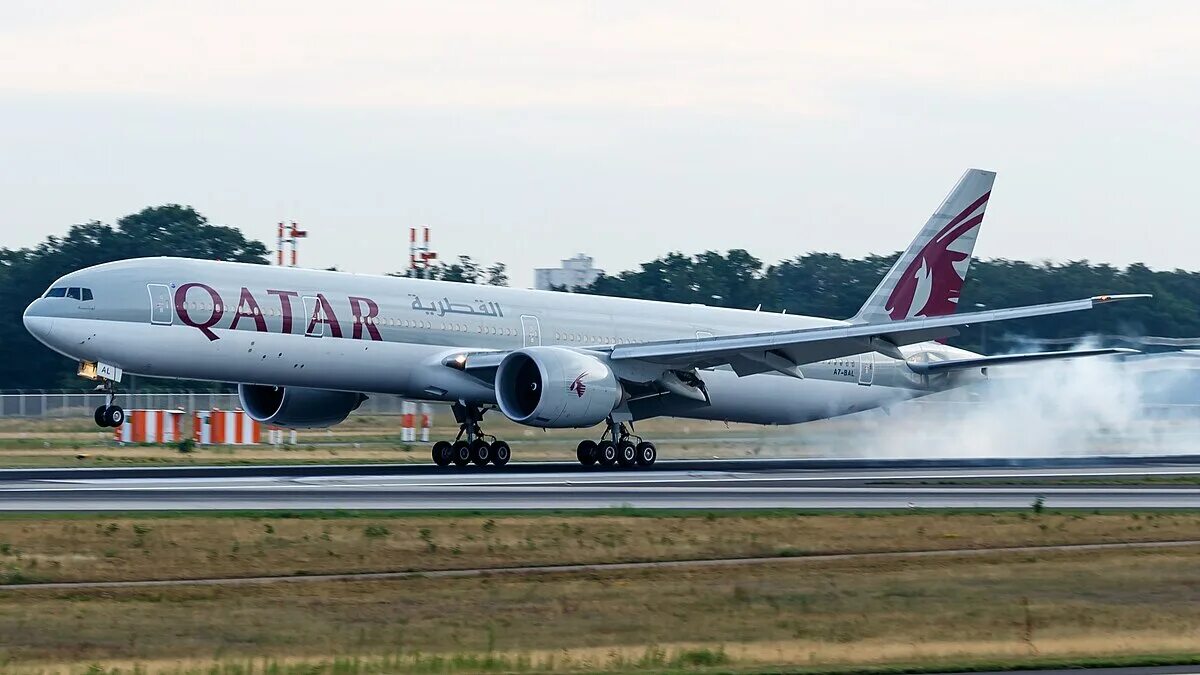 Катар дав. 777-300er Qatar Airways. Боинг 777-300 Qatar Airways. Boeing 777-300er Qatar. Boeing 777 Qatar Airways.