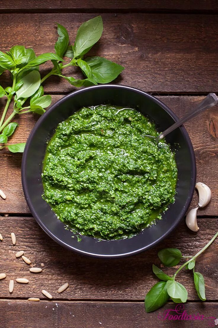 Pesto alla. Соус песто alla Genovese. Соус песто с базиликом. Песто по генуэзски. Базилик Дженовезе.