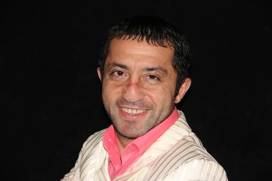 Капитан команды махачкалинские бродяги шабан муслимов. Армяне юрмала. Армяне юрмала. Карен аванесян смеяться разрешается. Карен оганесян юморист.