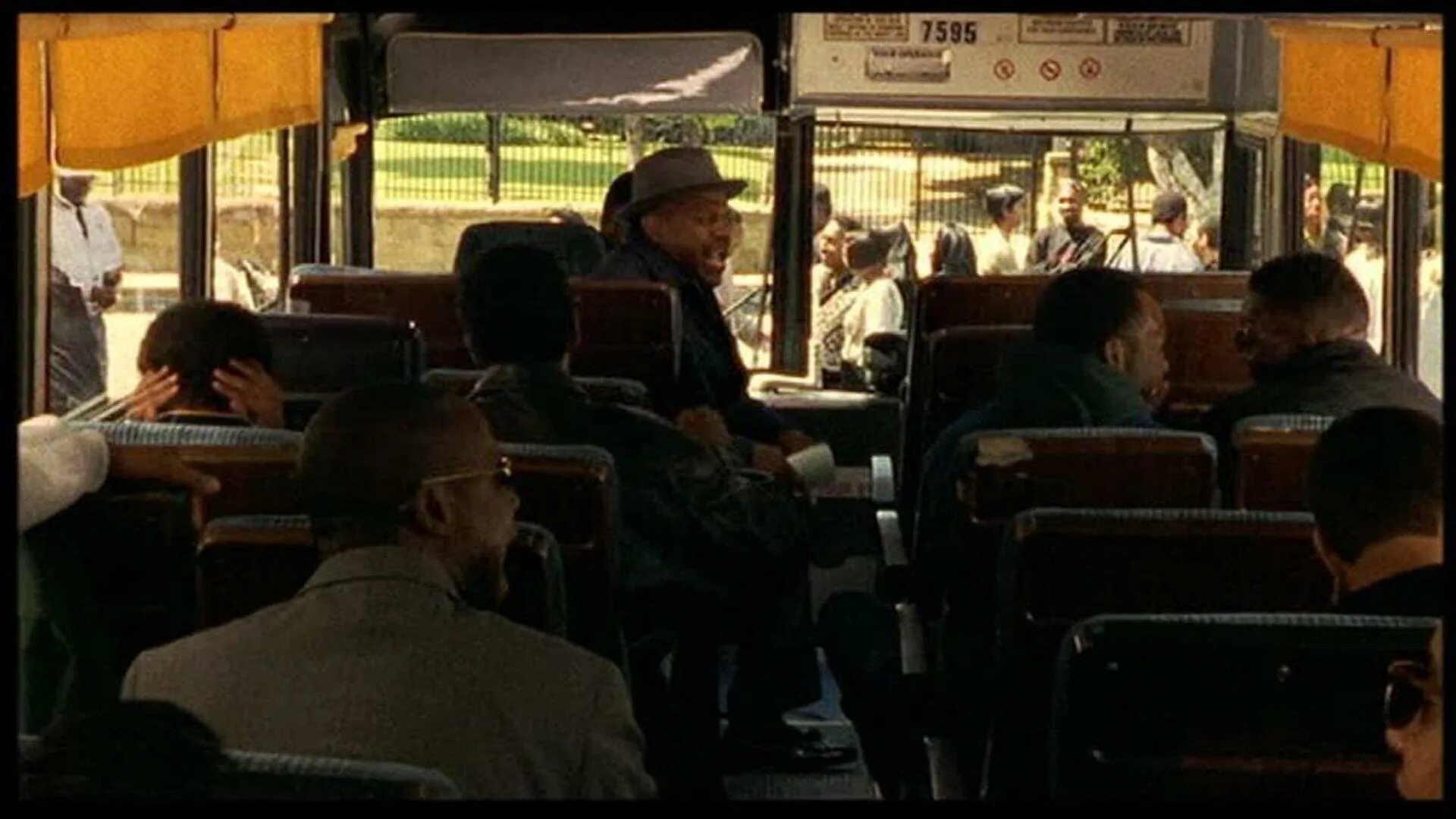 The bus the end. Бродячий автобус фильм 1989. Школьные автобусы из фильмов. Сцены из фильмов с автобусами. Автобус фильм.