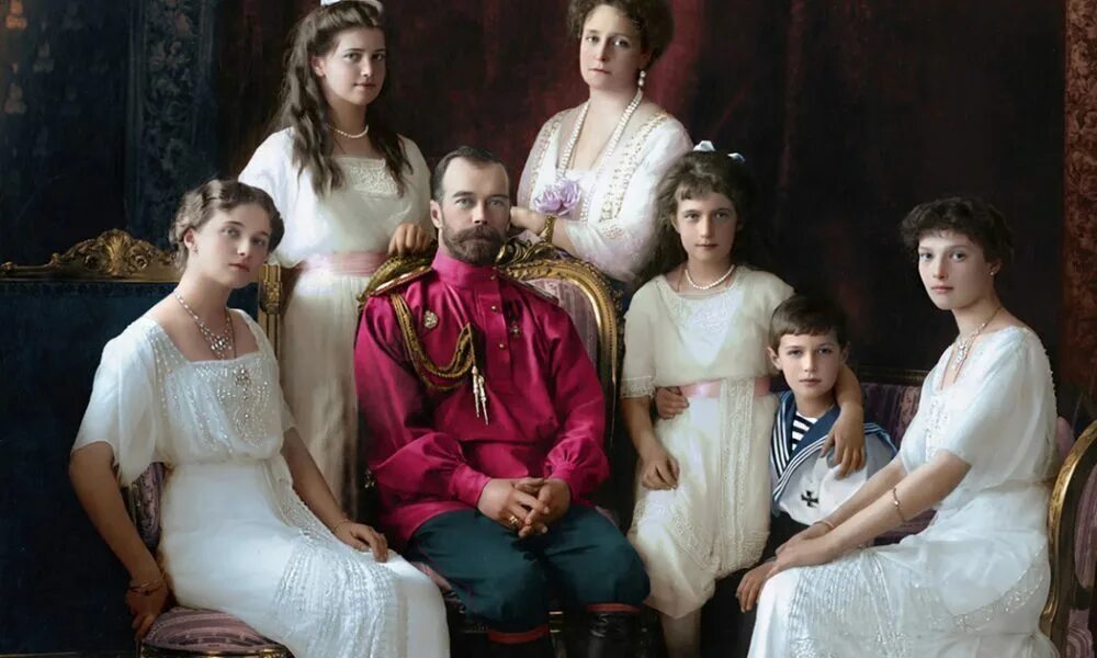 Судьба семьи романовых. Семья романовых екатеринбург. фото царской семьи романовых перед расстрелом. семья царя николая 2 романова. семья а екатеринбурге император николай.