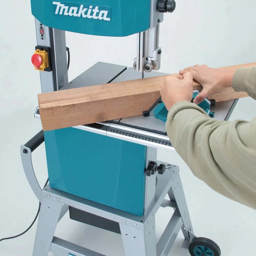 Ленточные пилы по дереву москва. Makita lb1200f. Ленточная пила Макита lb1200f. Ленточный станок Макита lb1200f. Ленточнопильный станок вертикальный Makita lb1200f 900 Вт.