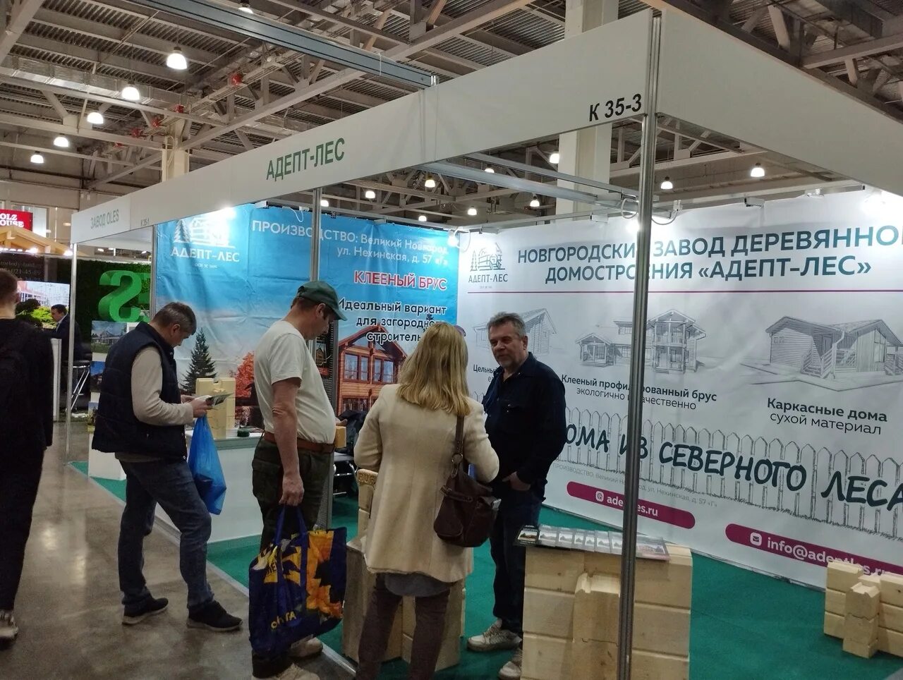 Новгородские компании. Выставки в москве 2023. Новгородские компании. Фото стендов 2. Стенд из пластика.