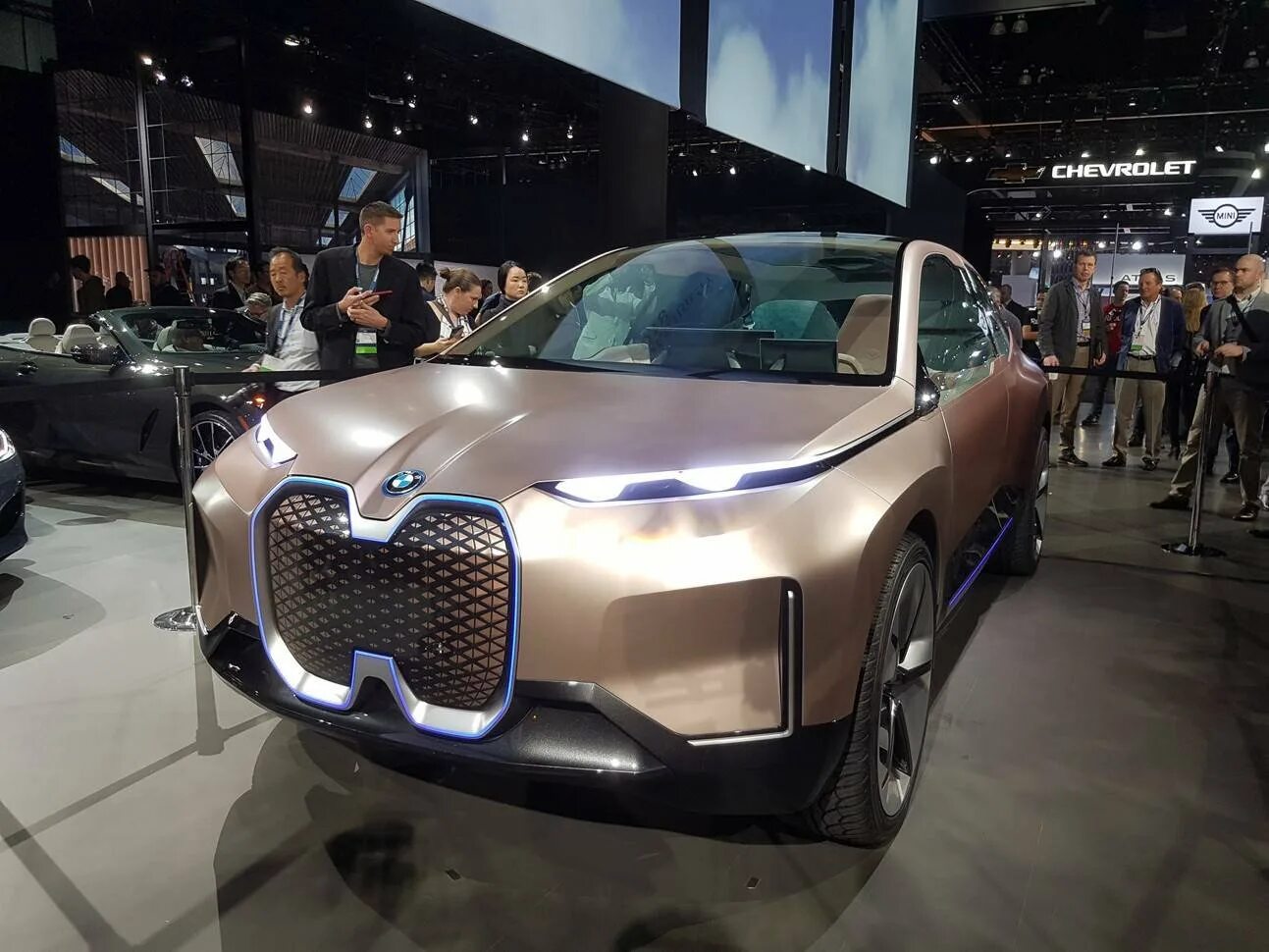 Новинки 2025 машины. Новая bmw inext. бмв 2025 года новая модель. бмв самая новая модель. концепты российских автомобилей.