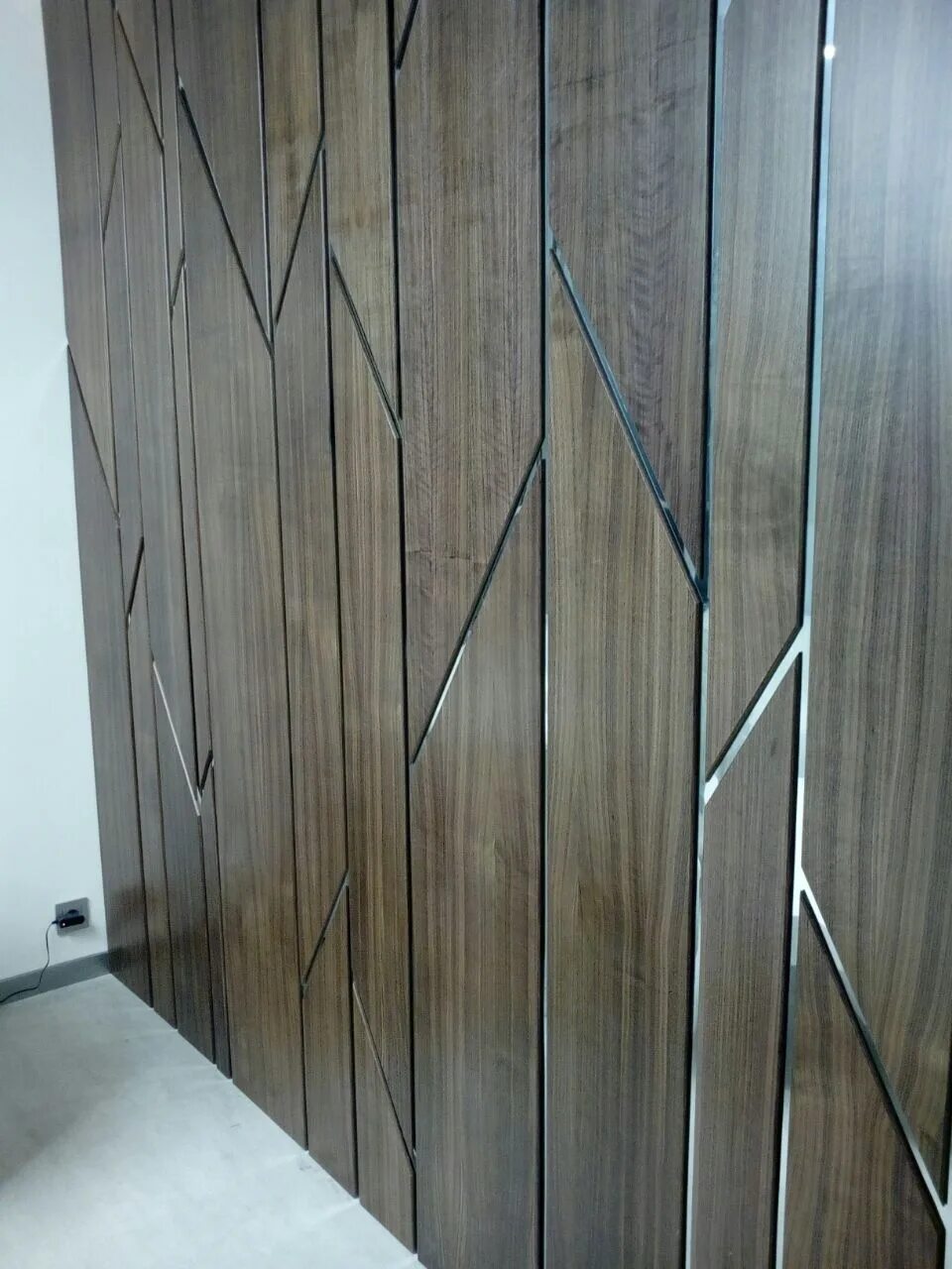 Вент фасад металлопрофиль. Зеркальные панели. Перфорированные фасады сиал. Панель из металлического профиля. Мягкие стеновые панели с молдингом.