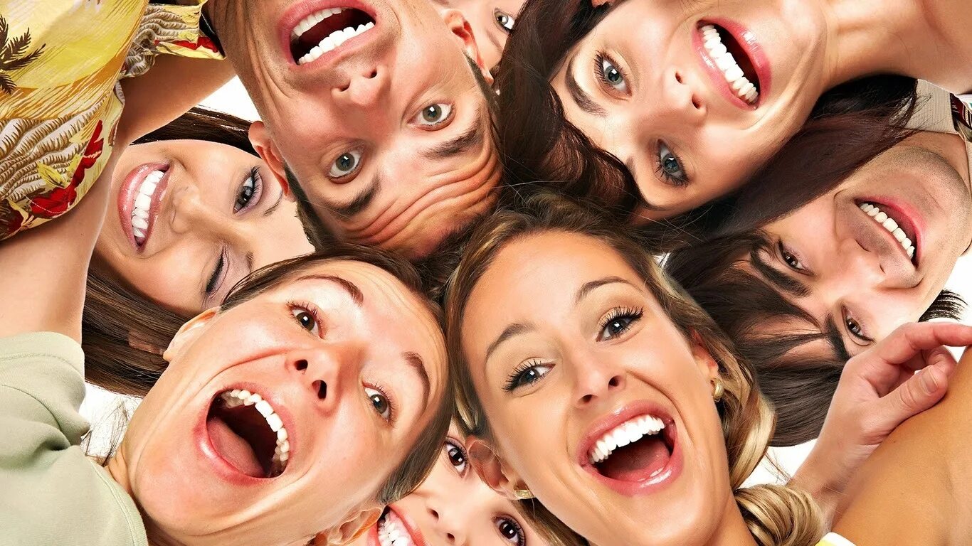 Неположительные эмоции. Радостные эмоции. Улыбающееся лицо. Подружки. Смех узнать человека.