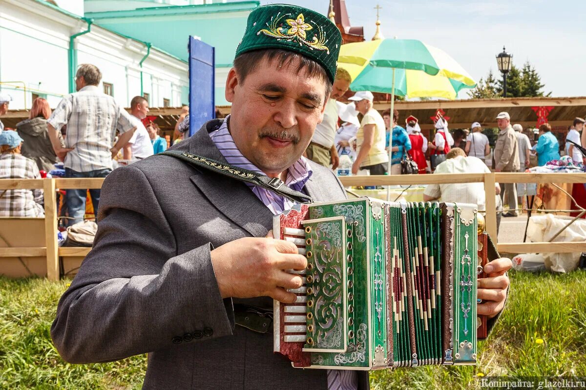 Татарская под гармошку. Татарская тальян гармонь. Гармонь тальянка Татарская. Тальян гармонь Татарская Казань.