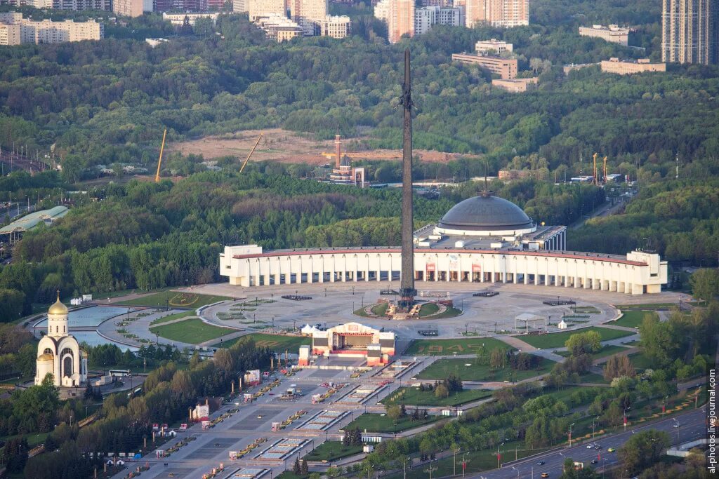 Московский наблюдать. Самая высокая точка Москвы. Высокие точки Москвы. Руферы дом на Мосфильмовской. Высокое здание за Лужниками терка.