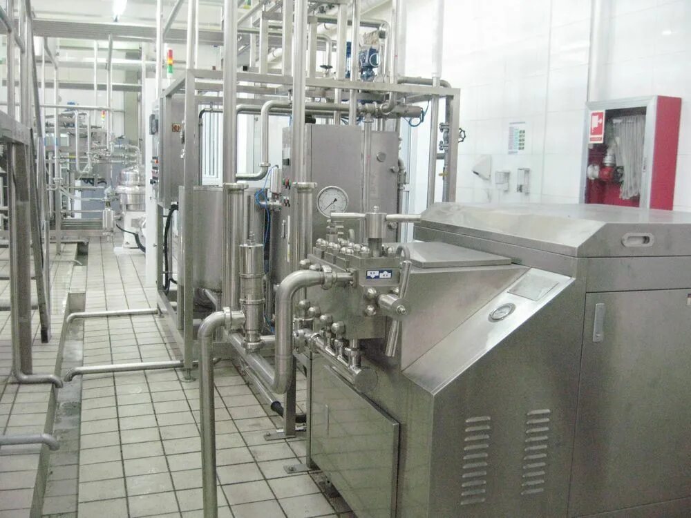 Решение задач 1 класс в тетрадке. Задача номер 19. В а коробок разложили поровну b кг сливочного масла. В 3 коробки поровну разложили. В один магазин привезли в одинаковых бидонах 560 л молока а в другой 720.