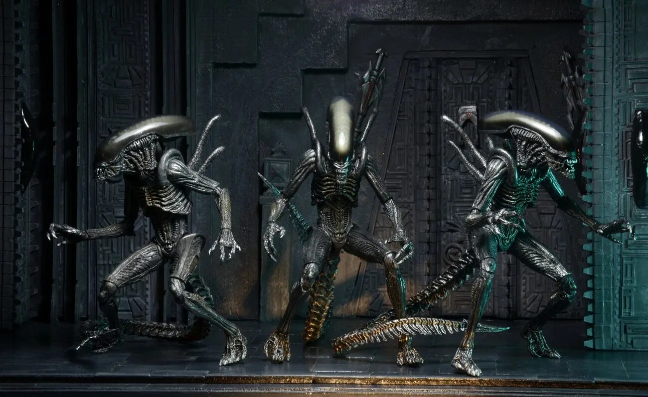 NECA AVP Warrior. Фигурка AVP Warrior Alien. Фигурка AVP Warrior Alien - чужой (23см). NECA Alien vs Predator Warrior.