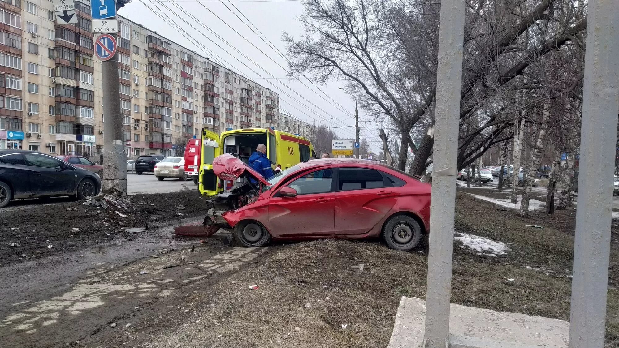 Происшествия в ижевске сегодня. Ижевск происшествия сегодня сейчас. Аварии в Ижевске сегодня на Удмуртской Республики. Авария на Удмуртской в Ижевске сегодня.