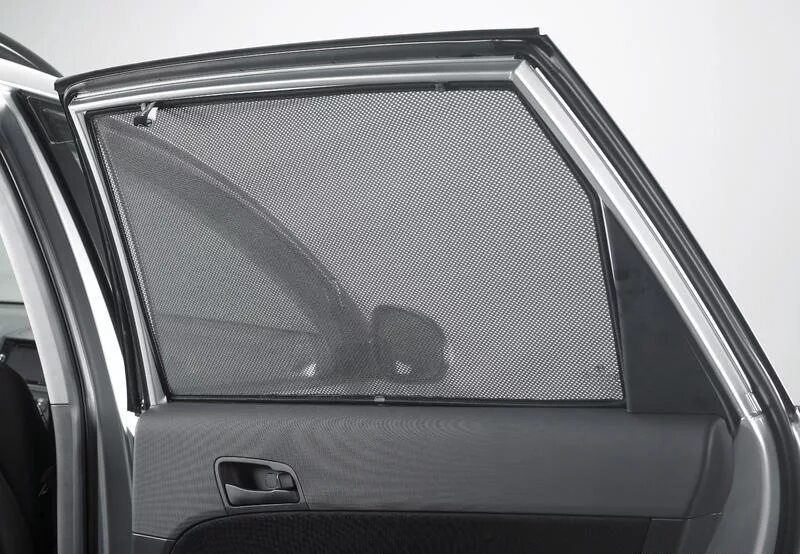 Шторка тонировочная 15% roller shade на присосках 53 х130. Солнцезащитные занавески для автомобиля. Шторки каркасные skoda rapid (2013-2020, 2020-) передние "cobra". Каркасные шторки trokot. Экраны на стекла авто.