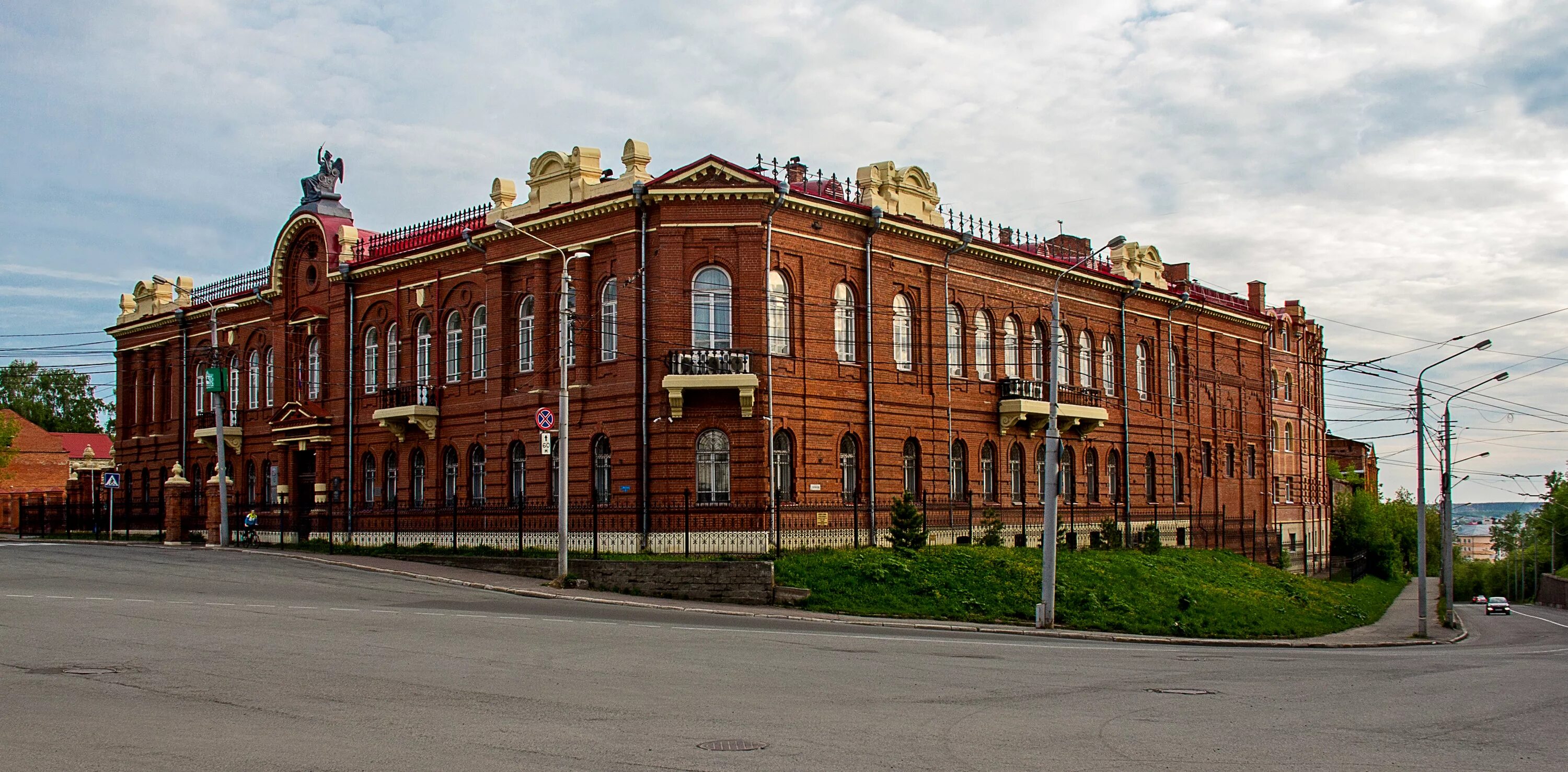 Камеры города томска. Здание Томский обл суд Томск. Здание окружного суда Томск. Областной суд Томск. Здание окружного суда гор. Томск.