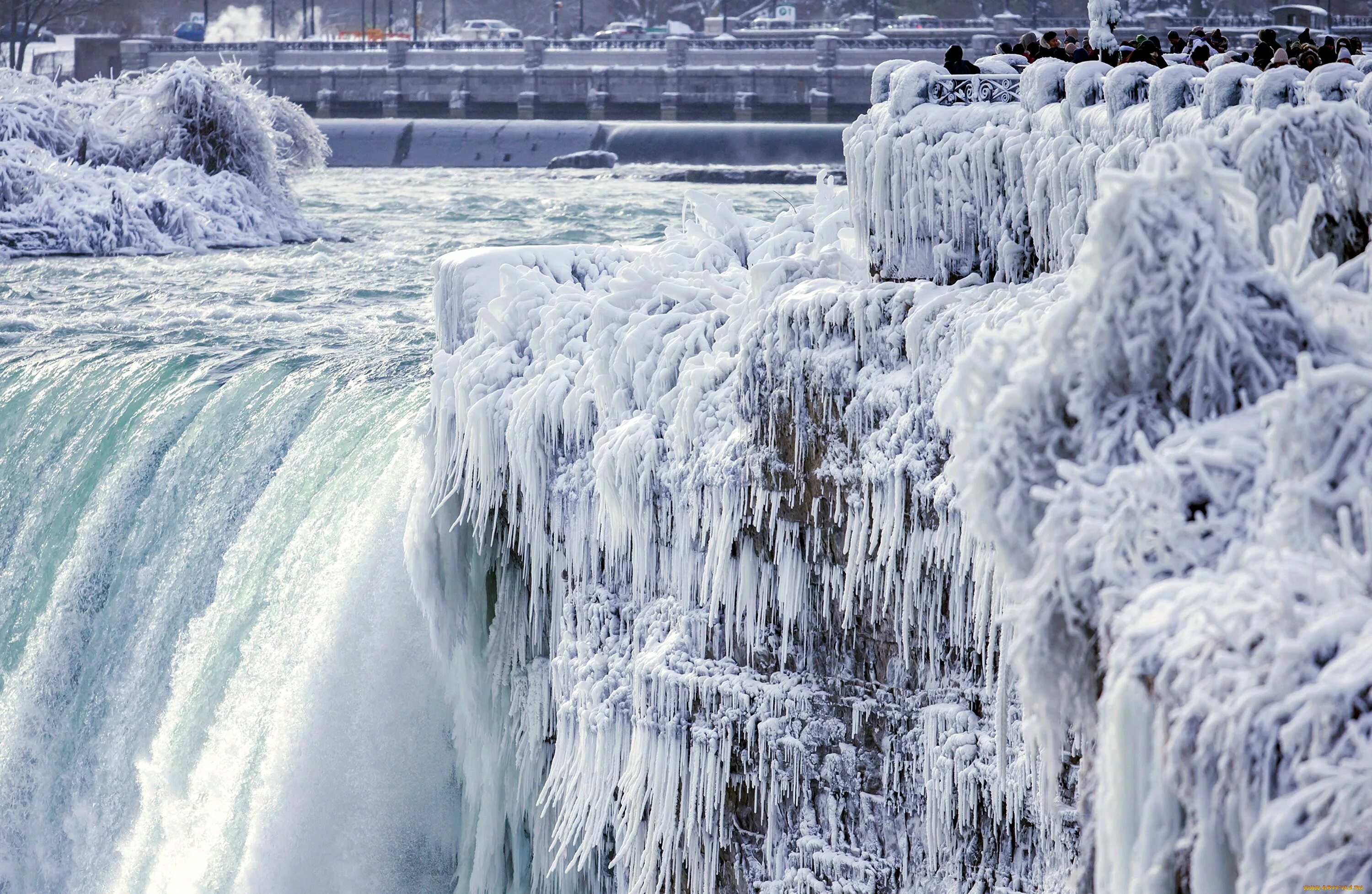 Ниагарский водопад замерз. Ниагарский водопад Канада. Ниагарский водопад (штат Нью-Йорк). Ниагарский водопад зимой. Грустный лед