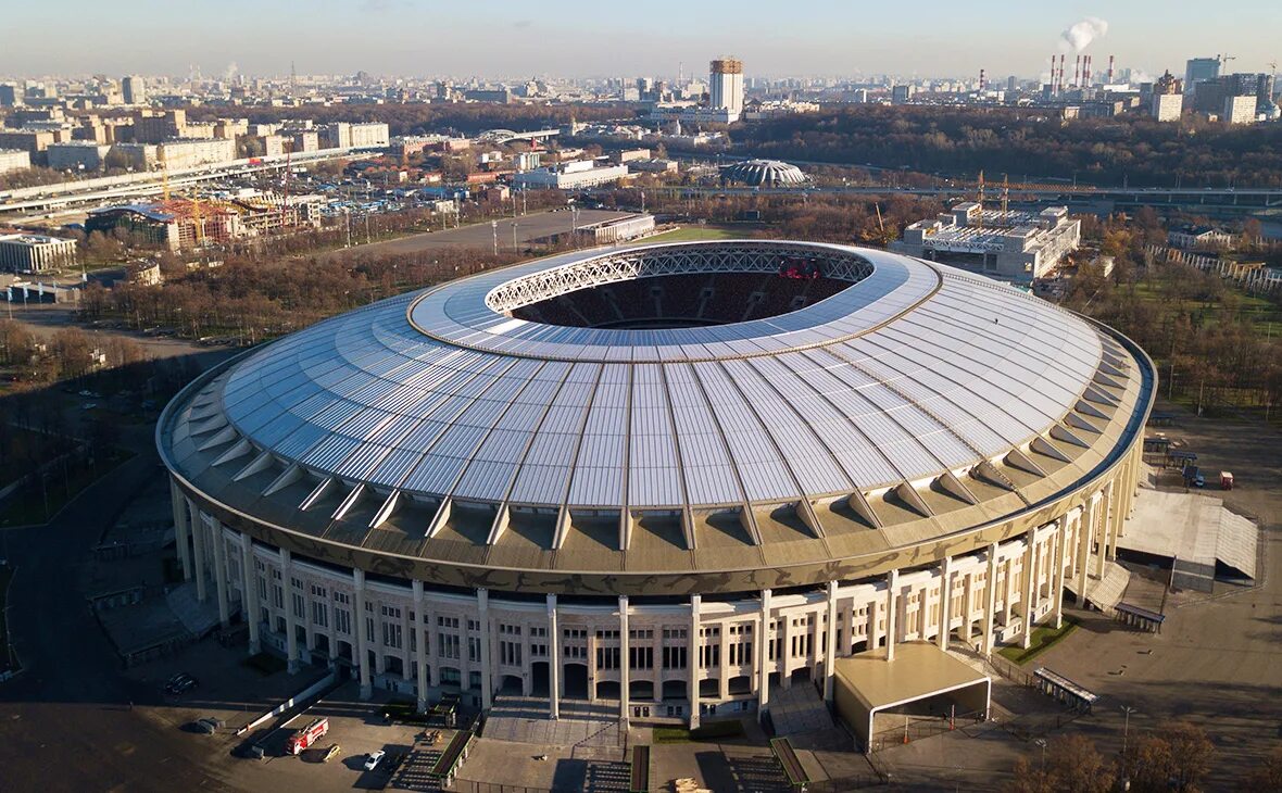 Стадион москва работа. Стадион Лужники Москва. Олимпийский комплекс Лужники Москва. Лужники Арена Москва. Лужники Арена вместимость.