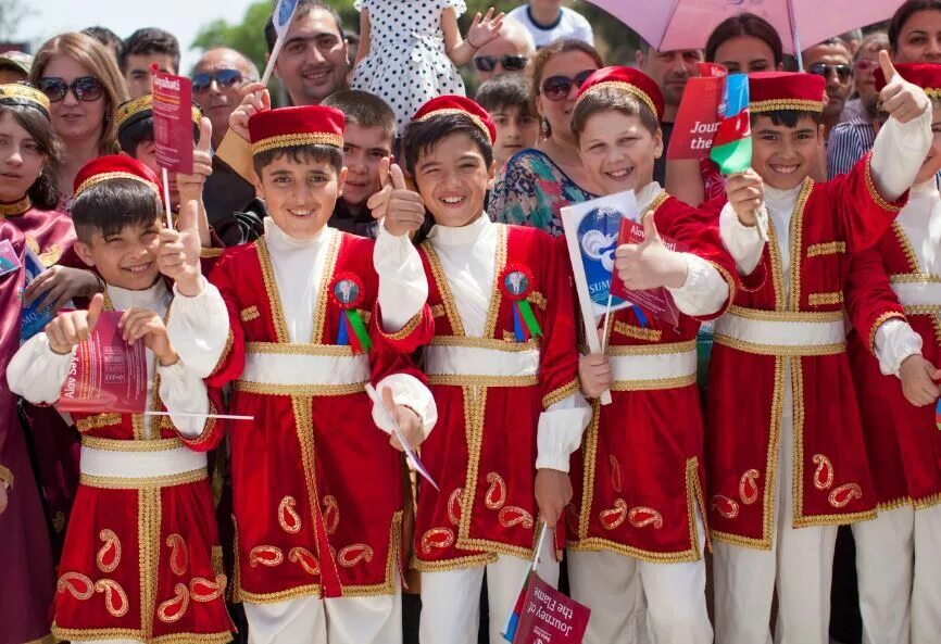 Сколько проживает в азербайджане