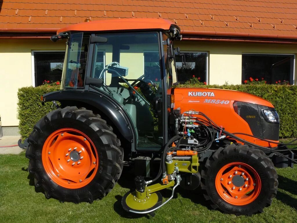 Мини трактор кубота. Кубота м8540. Трактор Kubota 8540. Kubota m6060. Кубота 3007 трактор.