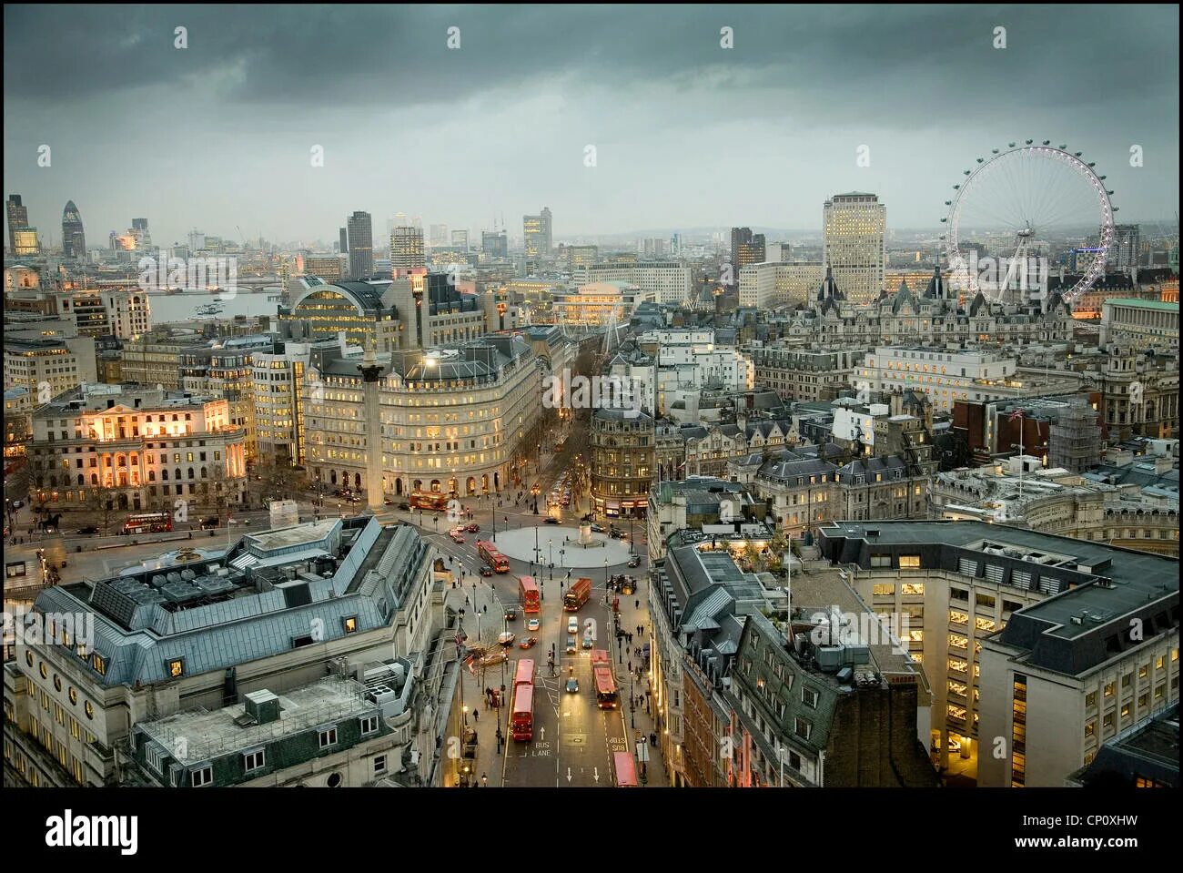 The West end of London. Район Лондона Вест энд. Лондон Пикадилли сверху. Лондон Вест энд часть города. Лондон запад