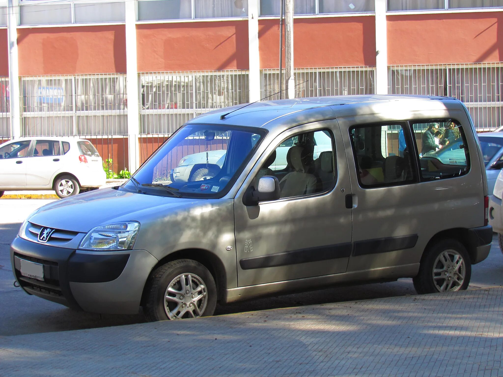 Peugeot partner tepee. Peugeot partner hdi. Пежо партнер 2008. Peugeot partner hdi. Peugeot partner 2.