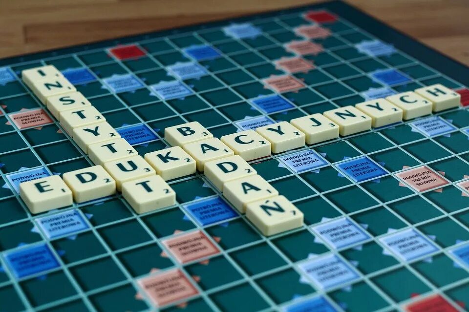 Скрабл игра. Скрэббл игра. эрудит скрабл игра. скрабл или эрудит. scrabble доска.