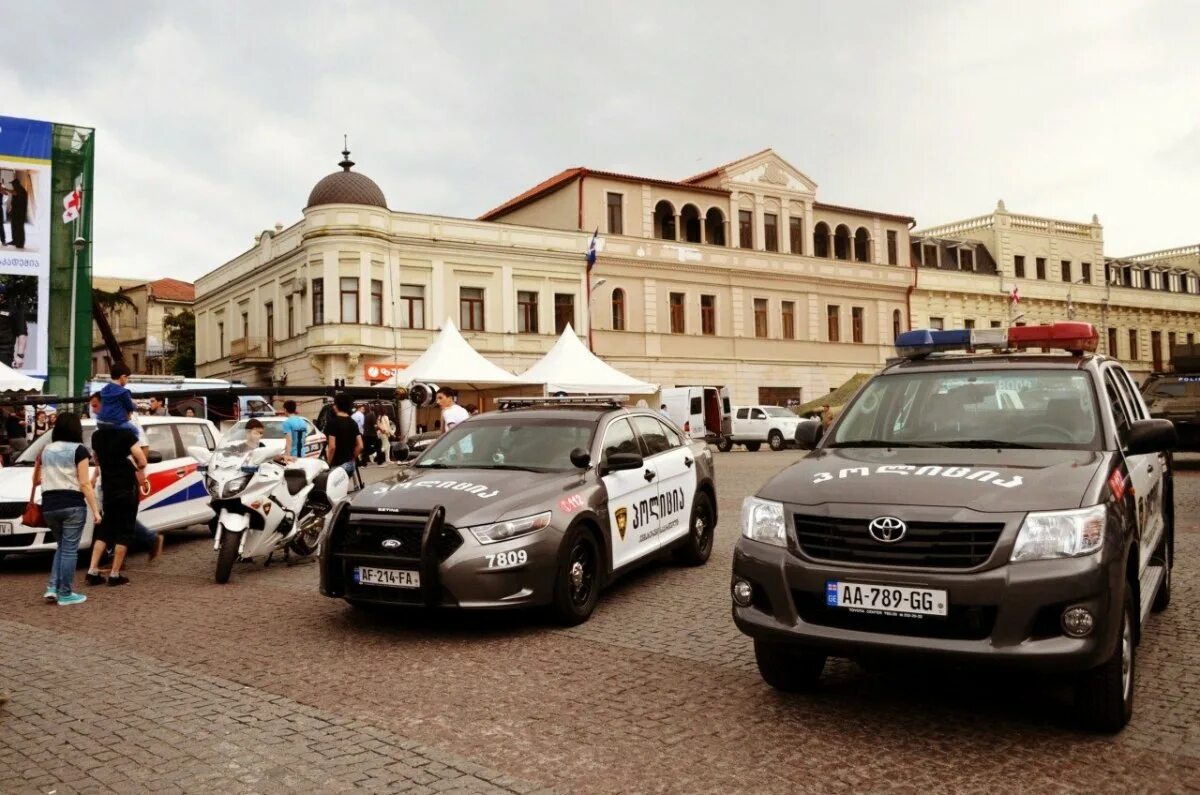 Куплю автомобиль грузия. Полиция Грузии авто. Georgian Police Грузинская полиция. Грузинские автомобили Джорджия. Ландо Тбилиси авто.