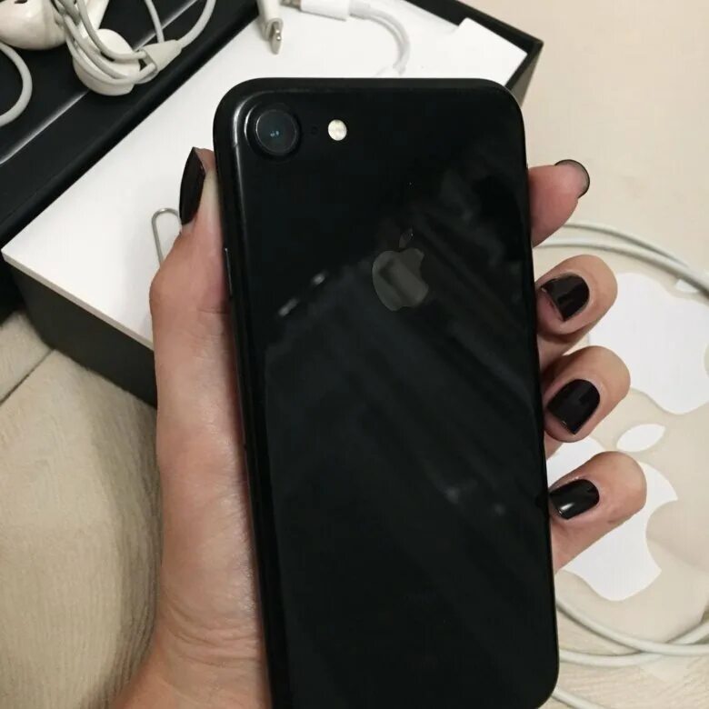 Глянцевая 7. Айфон 7 black onyx. Iphone 7 черный оникс. Айфон 7 цвет черный оникс. Iphone 7 черный глянец.