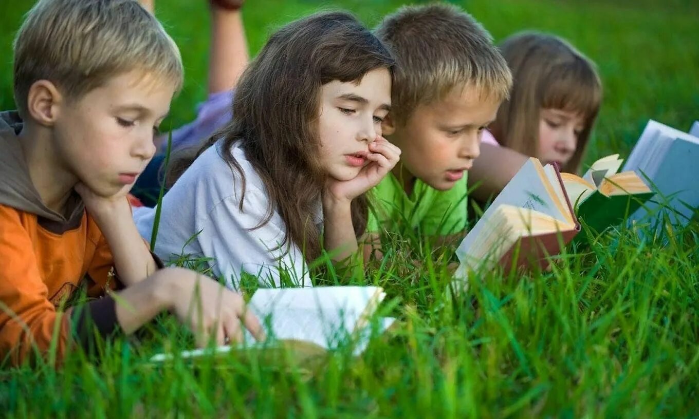 Дети и природа. Чтение на природе. Лето с книгой. Лето дети.