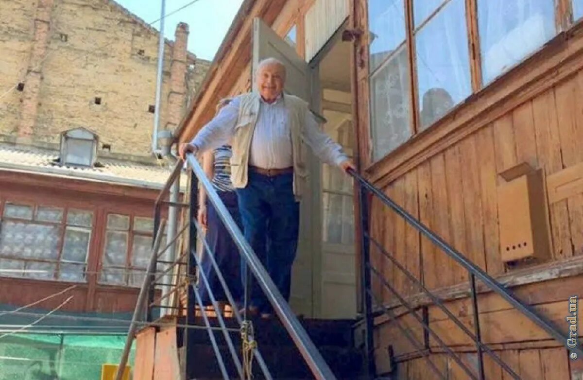 В одессе переименовали улицу жванецкого. Дом михаила жванецкого. музей квартира жванецкого в москве. дача жванецкого в одессе.