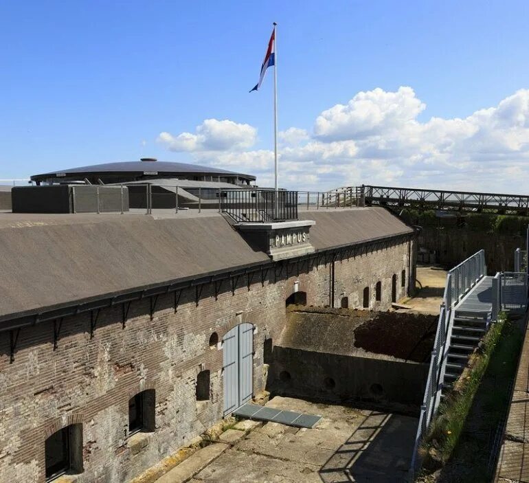 Линия обороны амстердама. Форт пампус. Линия маннергейма медвежьегорск. Система оборонительных сооружений. Линия оборонительных сооружений амстердама.