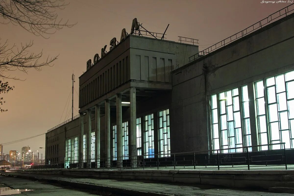 Вокзал днепропетровск. Ж Д вокзал Днепропетровск. Днепропетровск Южный вокзал. Железнодорожный вокзал Днепропетровск-Южный. ЖД вокзал Южный Днепр.