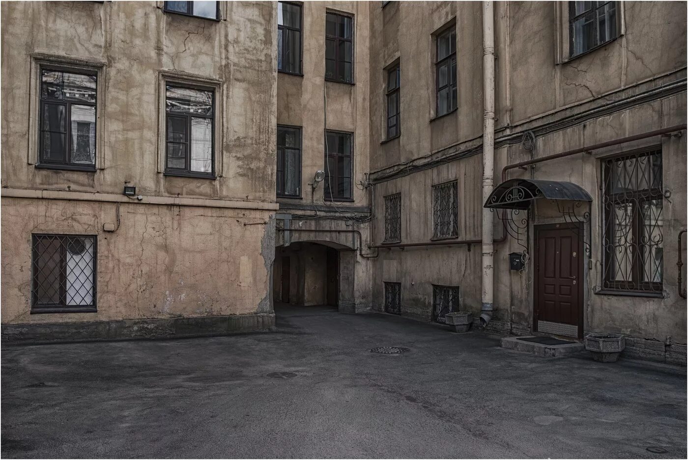 Старый центр петербурга. Дворы санкт-петербурга. петербургские подворотни. старые дворы санкт-петербурга. старые дворы петербурга.