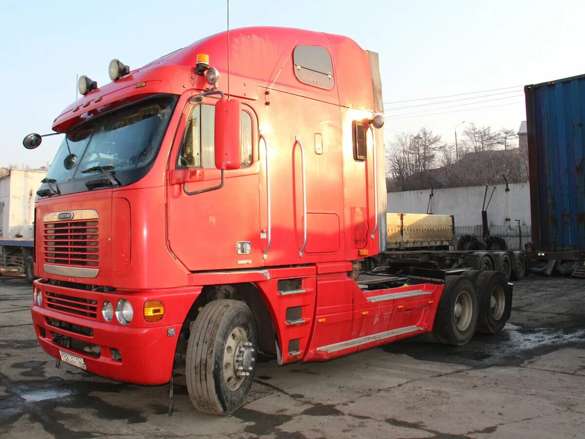 Куплю б у фредлайнер в россии. Freightliner Argosy красный. Фредлайнер Аргоси 2000. Фрейтлайнер Argosy 1999. Freightliner Argosy сцепка.