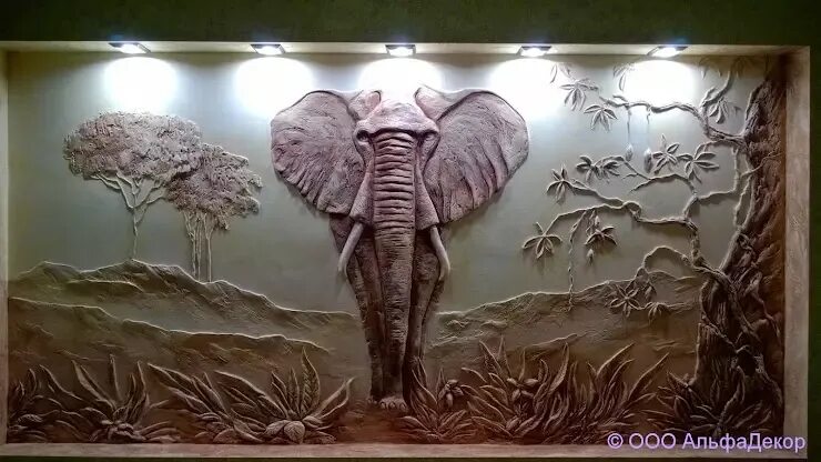 Испортили барельеф. Барельеф слона на стене. Барельеф в африканском стиле. Лепнина на стене животные. Барельеф на стене животные.