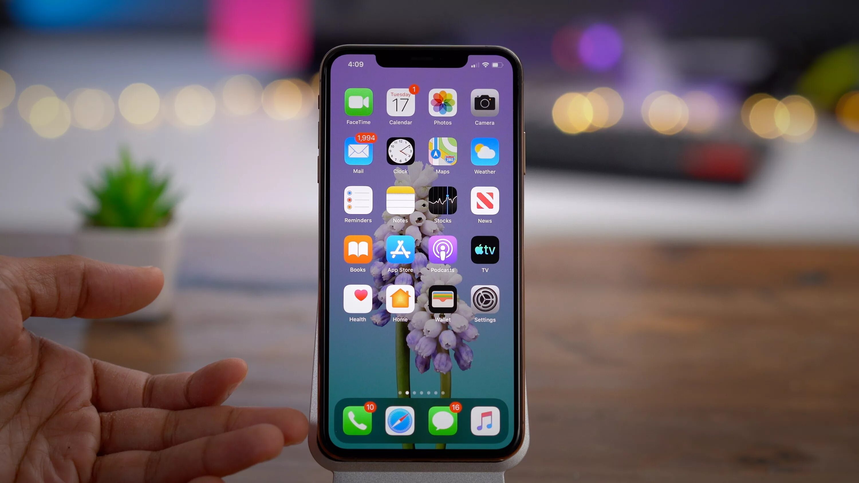 Apple doesn t. Эпл 13 айфон. Айфон IOS 13. IOS 13.1.3. Iphone x IOS 13.