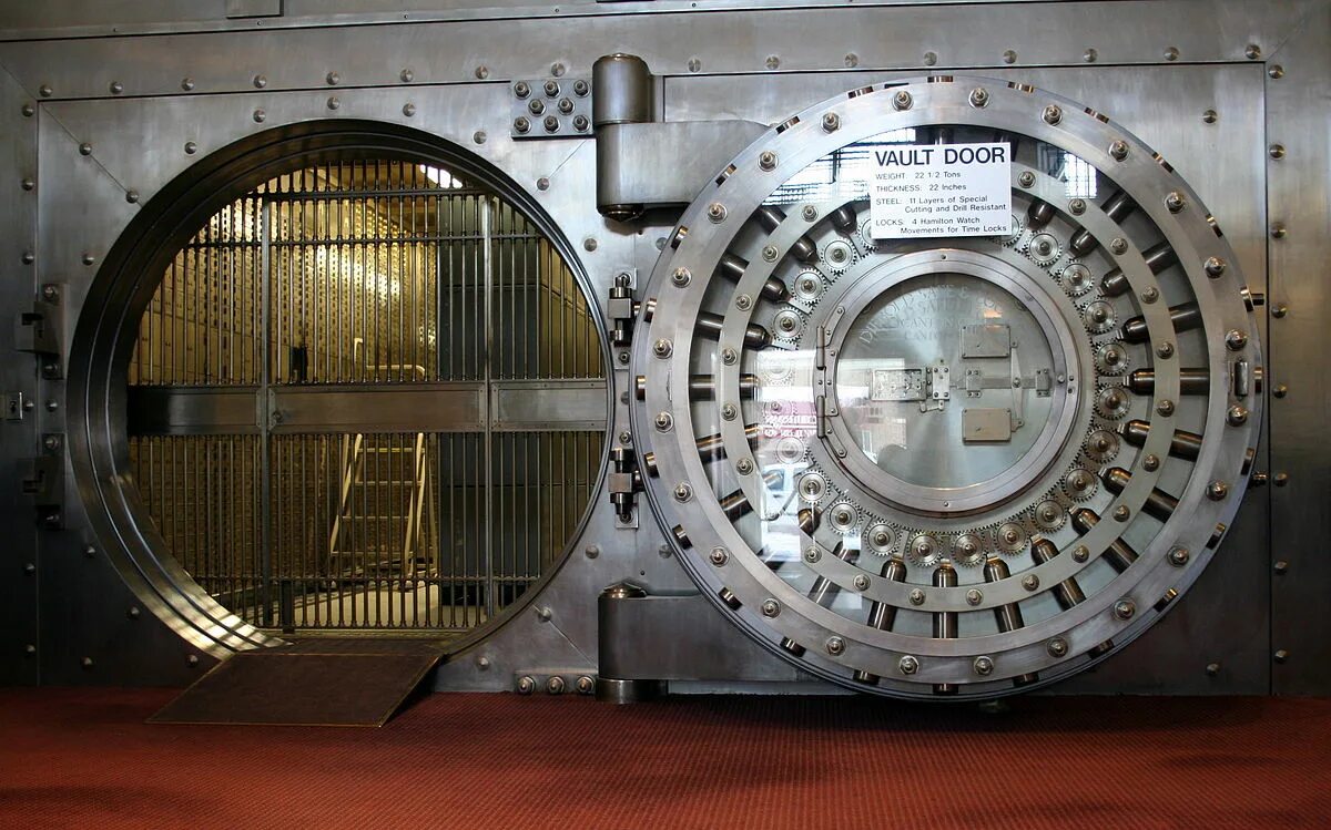 Secret-lock (secret-fix). Locked vault. Железная дверь сейфа. Дверь банка круглая. Банковский сейф.