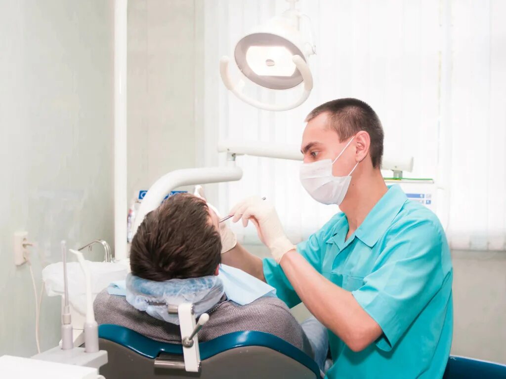 Стоматологическая клиника картинки. Зубная клиника. Прием у стоматолога. Надежная стоматология.