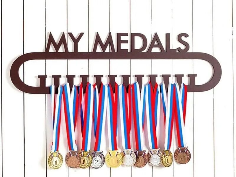 медальницы держатели для медалей. как сделать медальницу. медальницы из фанеры. держатель для медалей триатлон. полочка для медалей и кубков.