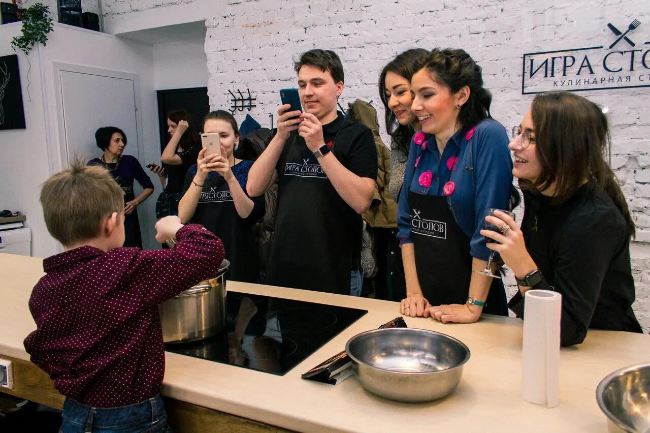 Битва столов кулинарная студия. Битва столов кулинарная студия. Игра столов кулинарная студия москва покровка. Битва столов кулинарная студия спб. Битва столов кулинарная студия спб.