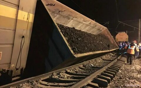 Вагон в поезде упали