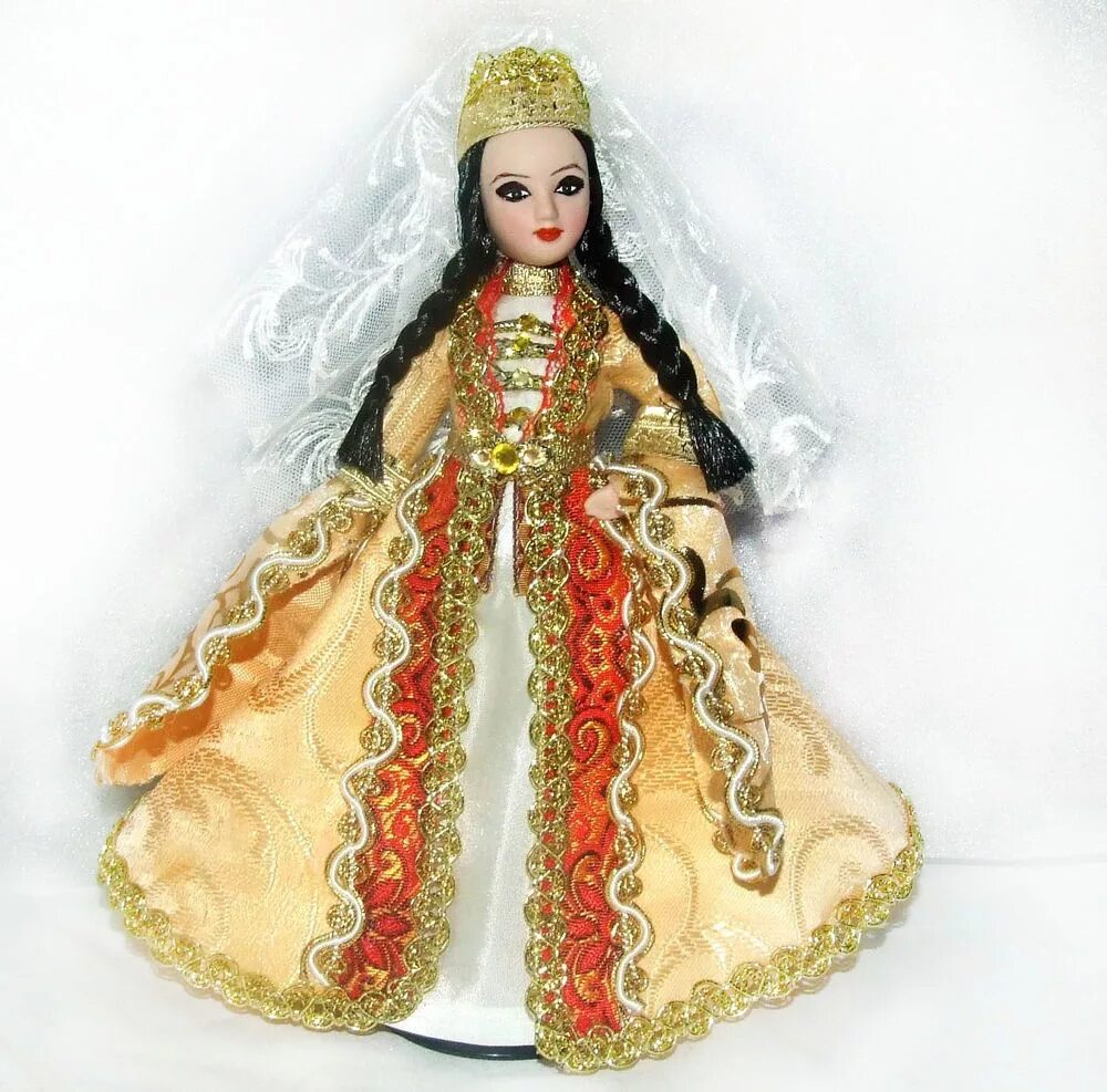 Национальная кукла купить. Национальный костюм осетинцев. Кукла в осетинском национальном костюме. Кукла в национальном наряде. Куклы в национальной одежде.