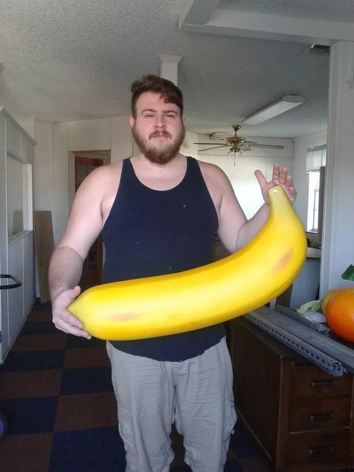 Сама себя большим и толстым. Большой банан. Гигантский банан. Самые большие бананы. Очень большой банан.