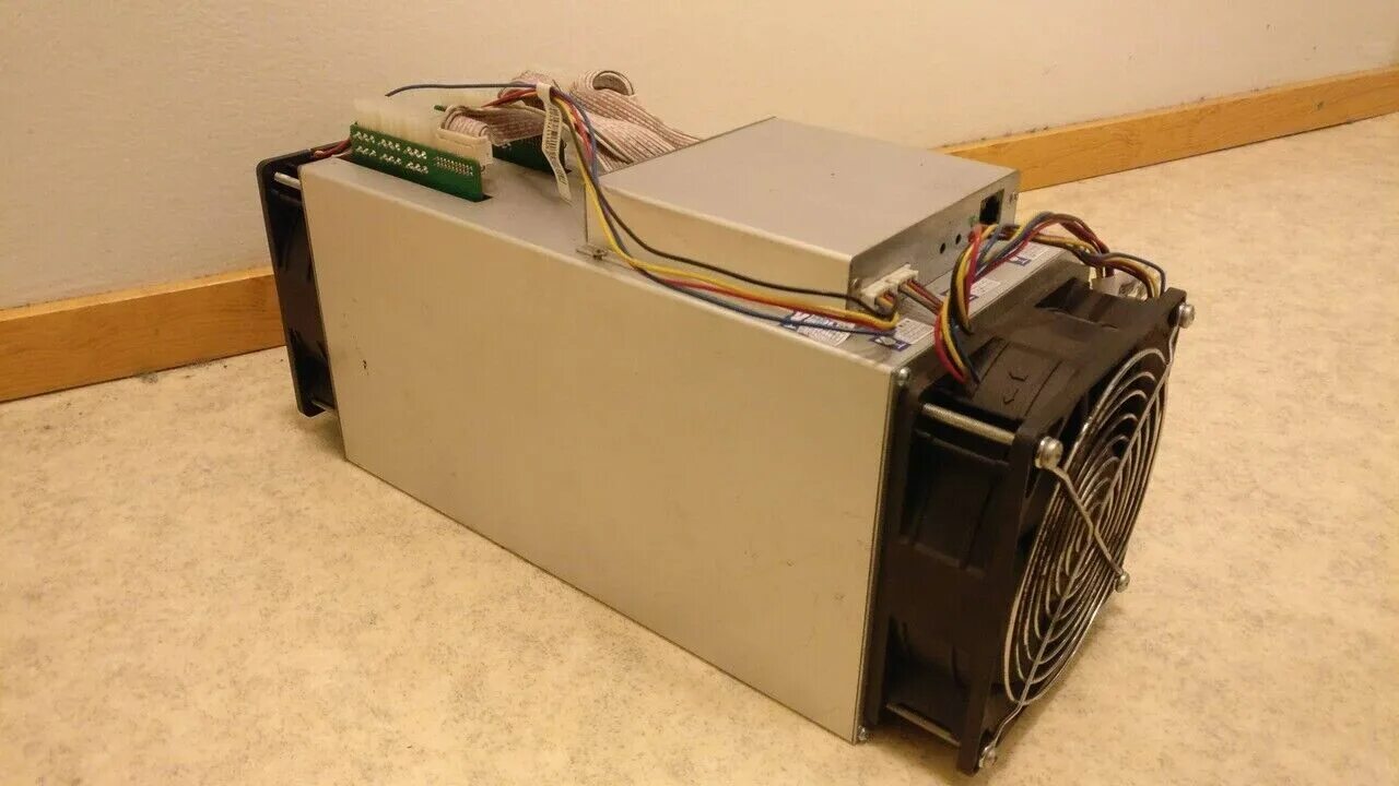 Antminer e9 доходность. Antminer e9 2400m. майнер ebit. ebit e9 plus 25. асик ебит e9 однокулерный.