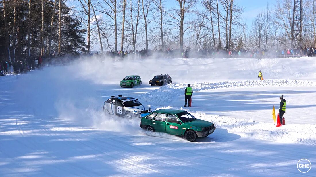 гонки на льду. кирово-чепецк 2020. гонки на льду кирово чепецк. ледовый трек. картинки автомобилей гонка на льду.