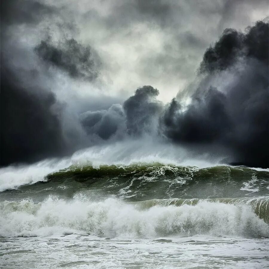 Про море шторм. Атлантический океан шторм. Черное море шторм. «Шторм на черном море». Ацвазовский. Атлантический океан шторм волны.